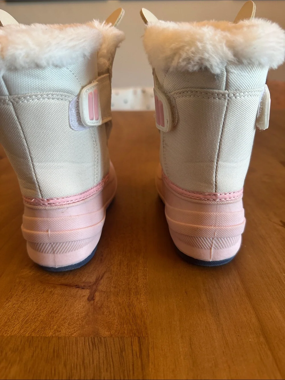 Cat & Jack size 7 Unicorn Pink and White Kids Snow Boots